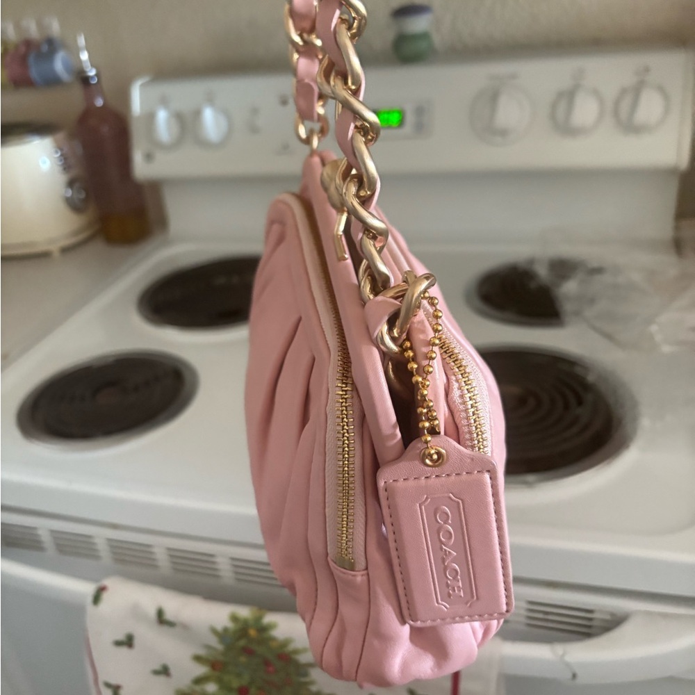 COACH PARKER PINK PEARL KISSLOCK
BAG 13621 AUTHENTIC- COLLECTER PURSE - Picture 2 of 5